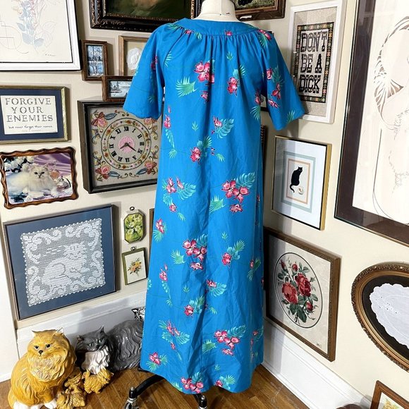 80s Vintage Made in Hawaii Blue and Pink Orchid Print Short Sleeve Maxi MuuMuu - Picture 4 of 5